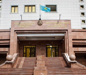 2016-2017: 31 700 грантов от министерства образования и науки Казахстана